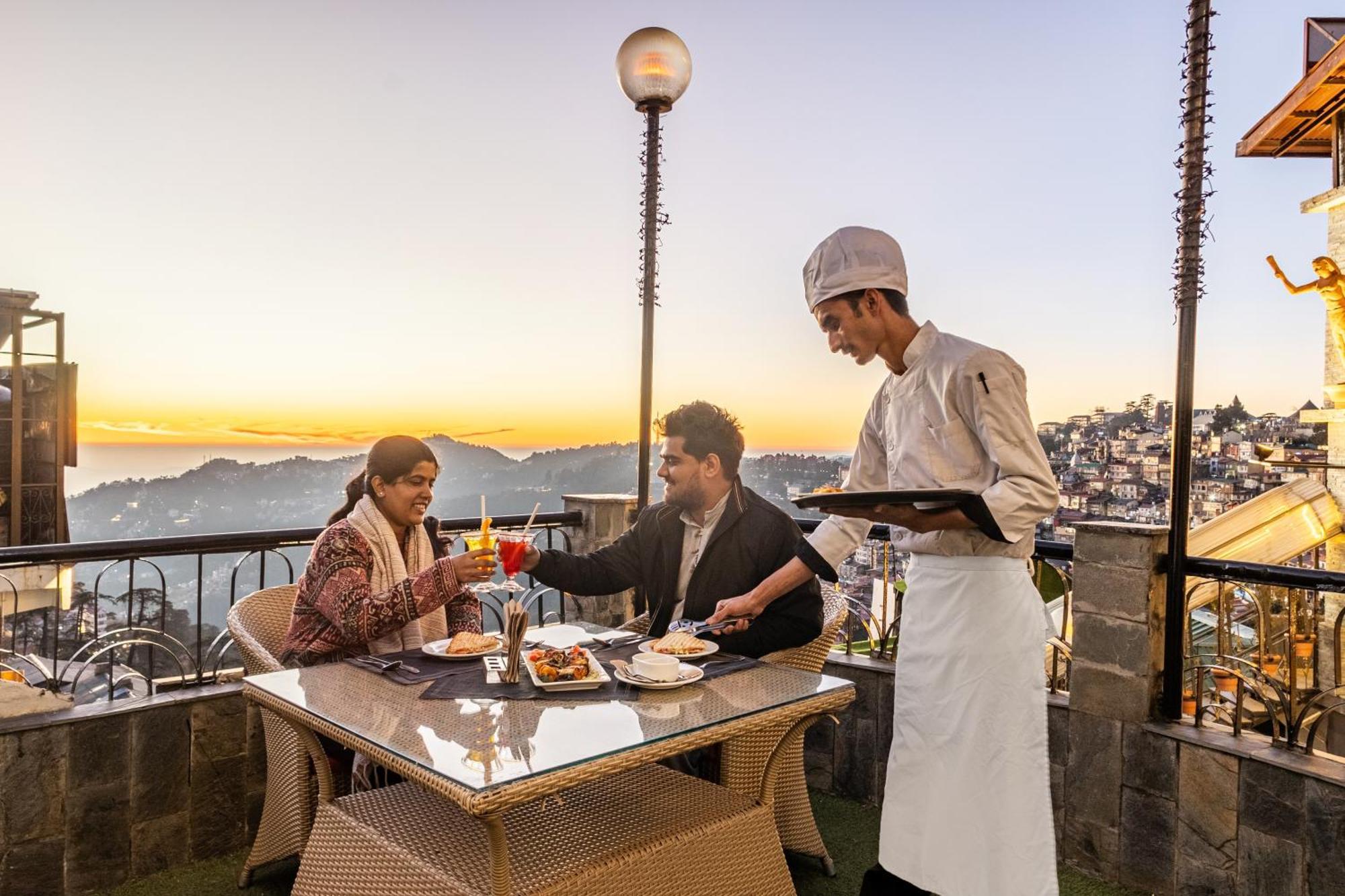 Hotel Sterling Legacy Shimla Esterno foto