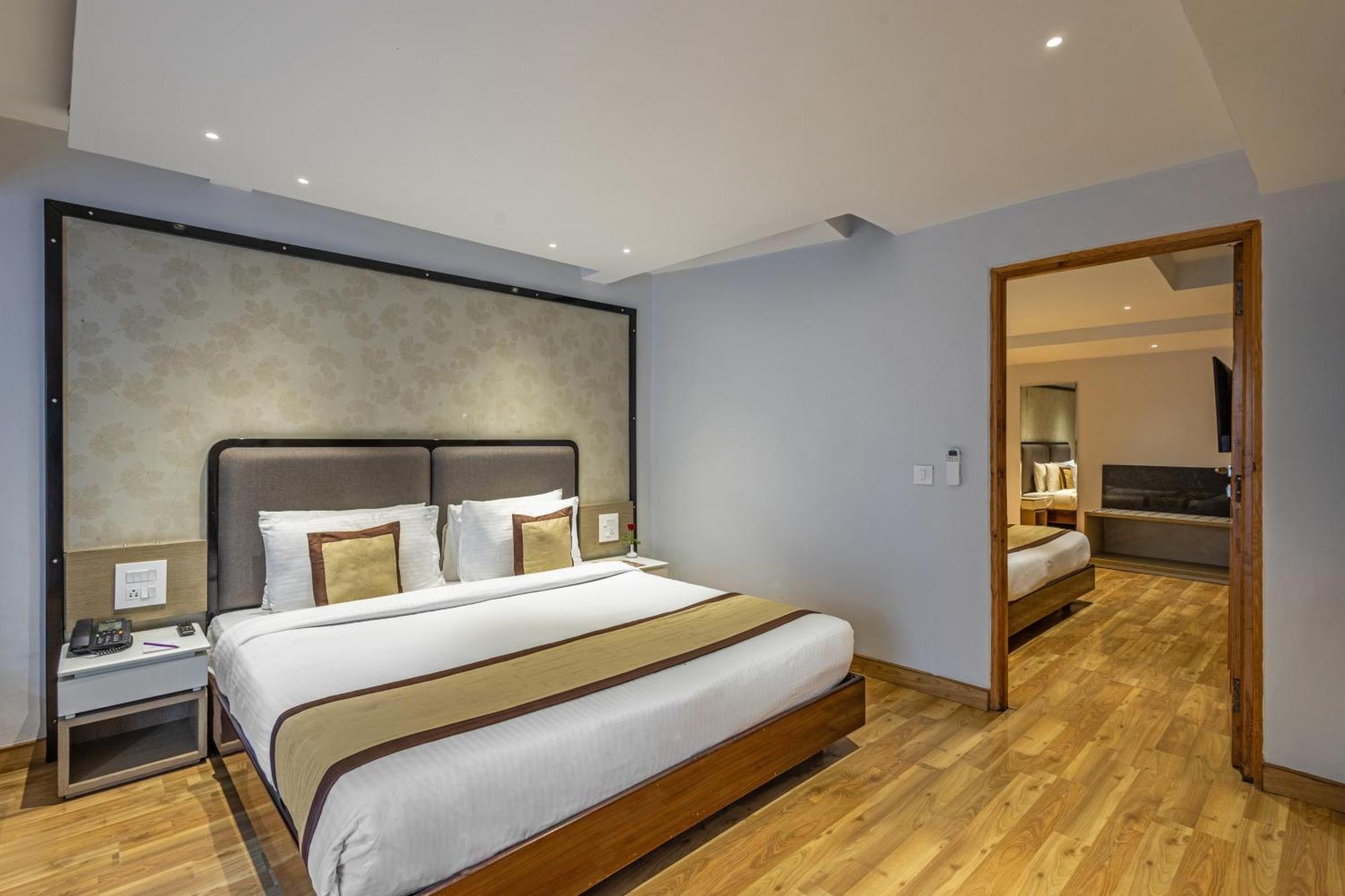 Hotel Sterling Legacy Shimla Esterno foto