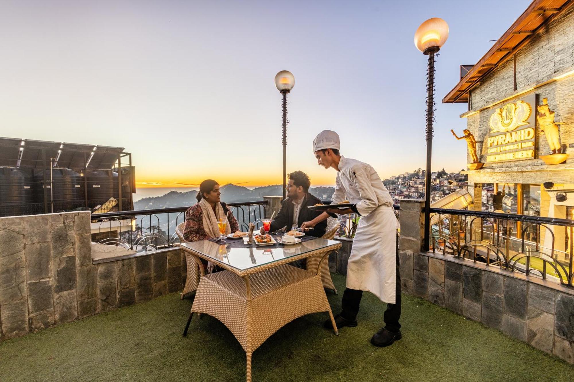 Hotel Sterling Legacy Shimla Esterno foto